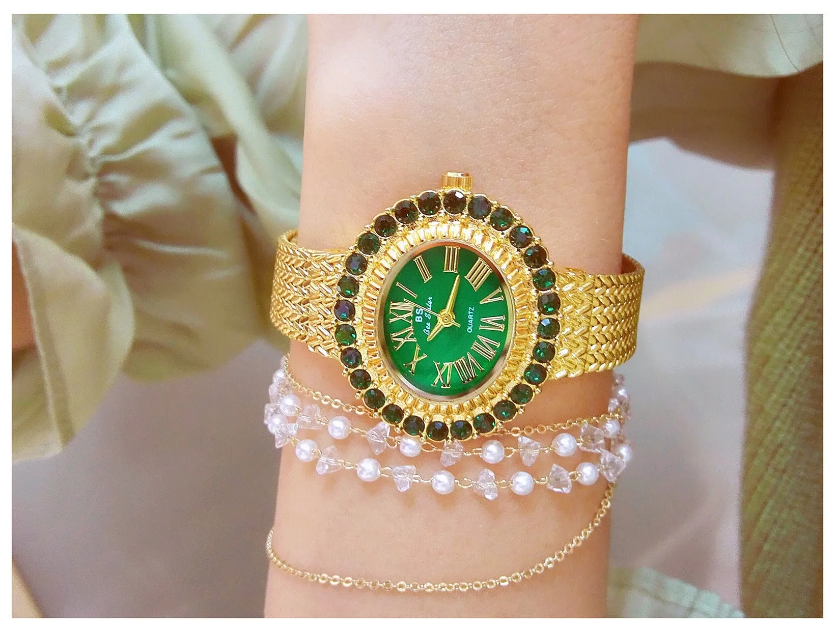 Hip Hop Fashion Women's Golden Stainless Steel Quartz Small Wristwatch