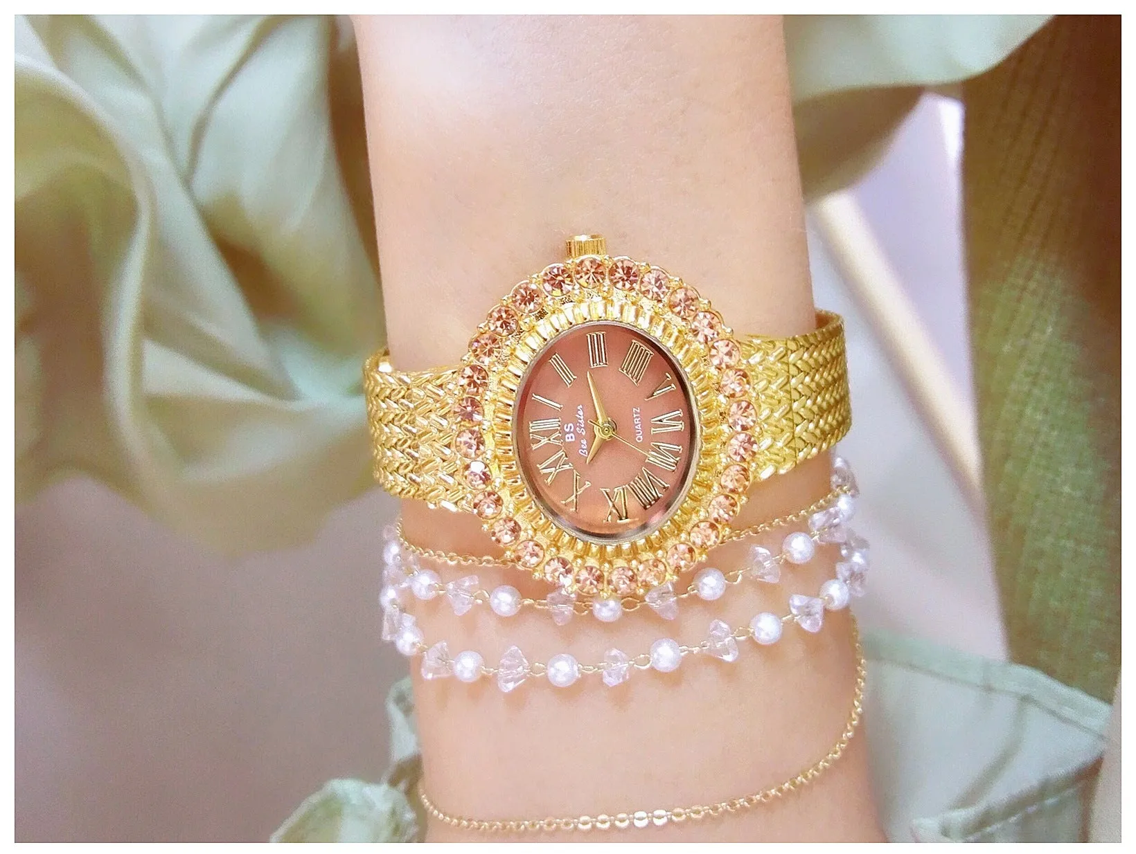 Hip Hop Fashion Women's Golden Stainless Steel Quartz Small Wristwatch