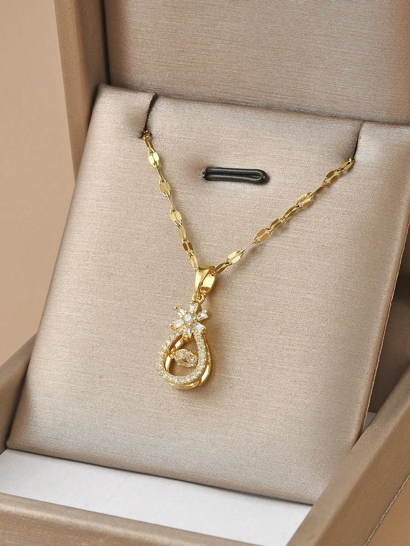 Rhinestone Decor Heart Charm Necklace
